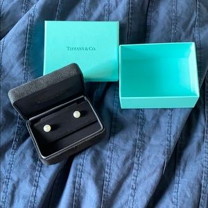 Tiffany’s pearl earrings
